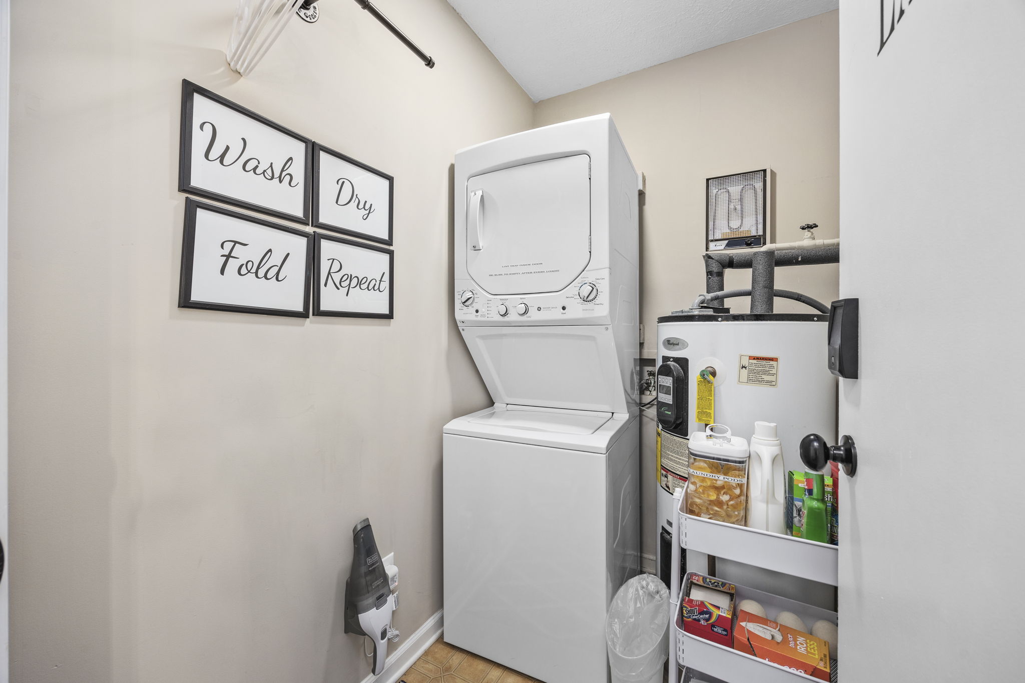 Laundry room off the alcove - laundry supplies included!
