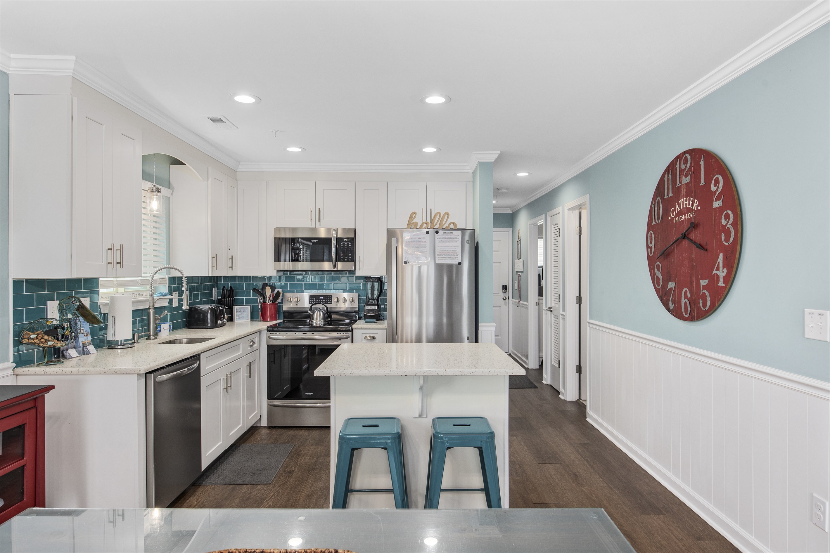 2 seats at the island!