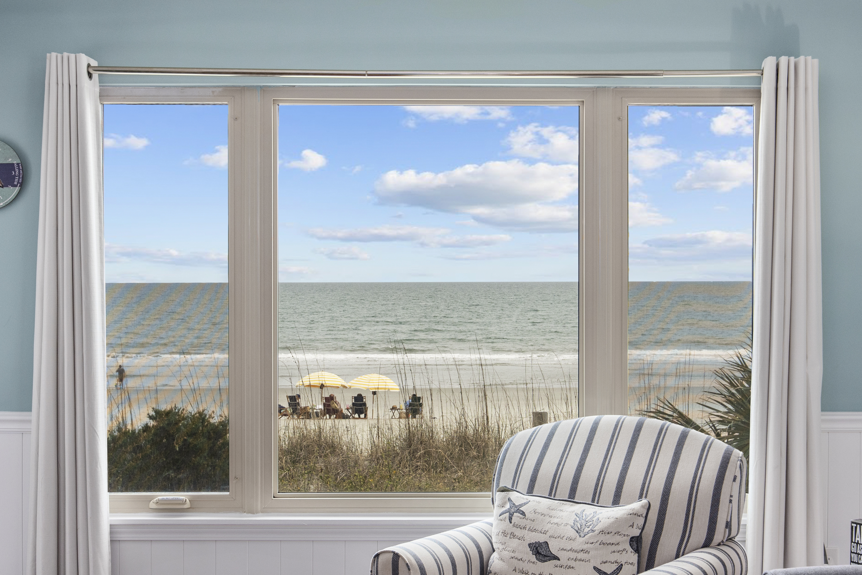 Picture window brings AWESOME views!