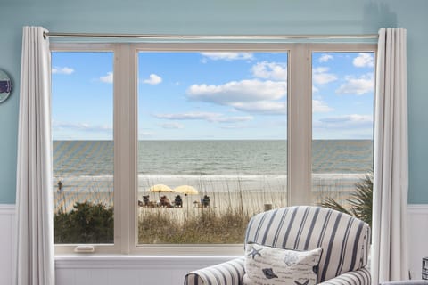 Picture window brings AWESOME views!