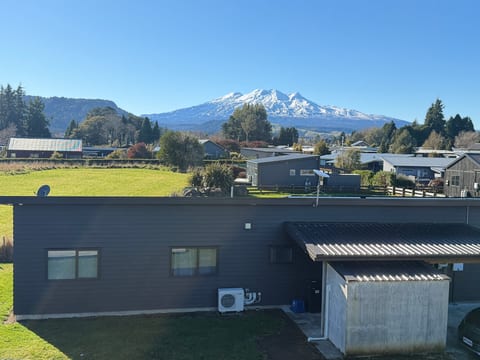 Peaceful stay with open views and a stunning mountain backdrop