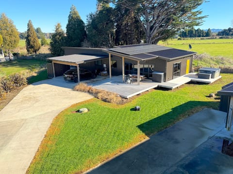 Modern countryside retreat with sunny deck, hot tub, and wide open space
