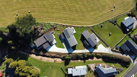 Ohakune (Up to 24 ppl, 10 bedrooms, 4 bathrooms, 2 kitchens)