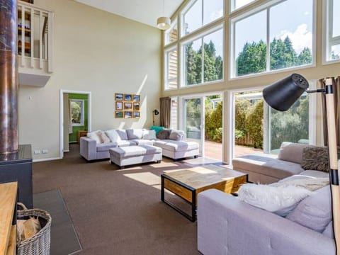 Ohakune (Chalet Gryon - Large 3 bedroom with fireplace)