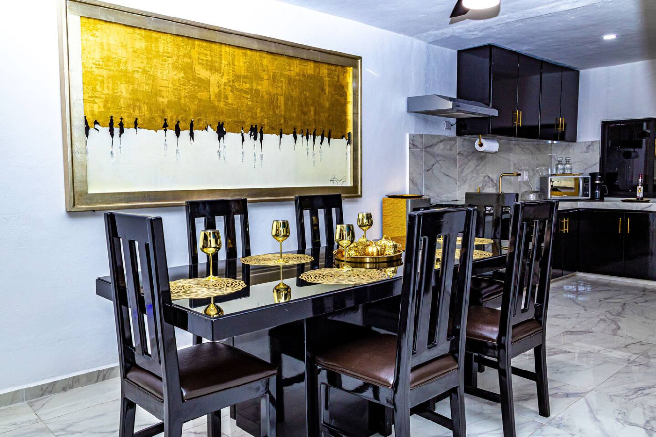 50percent-off-luxury-near-beach-pool-breakfast-fast-wifi/