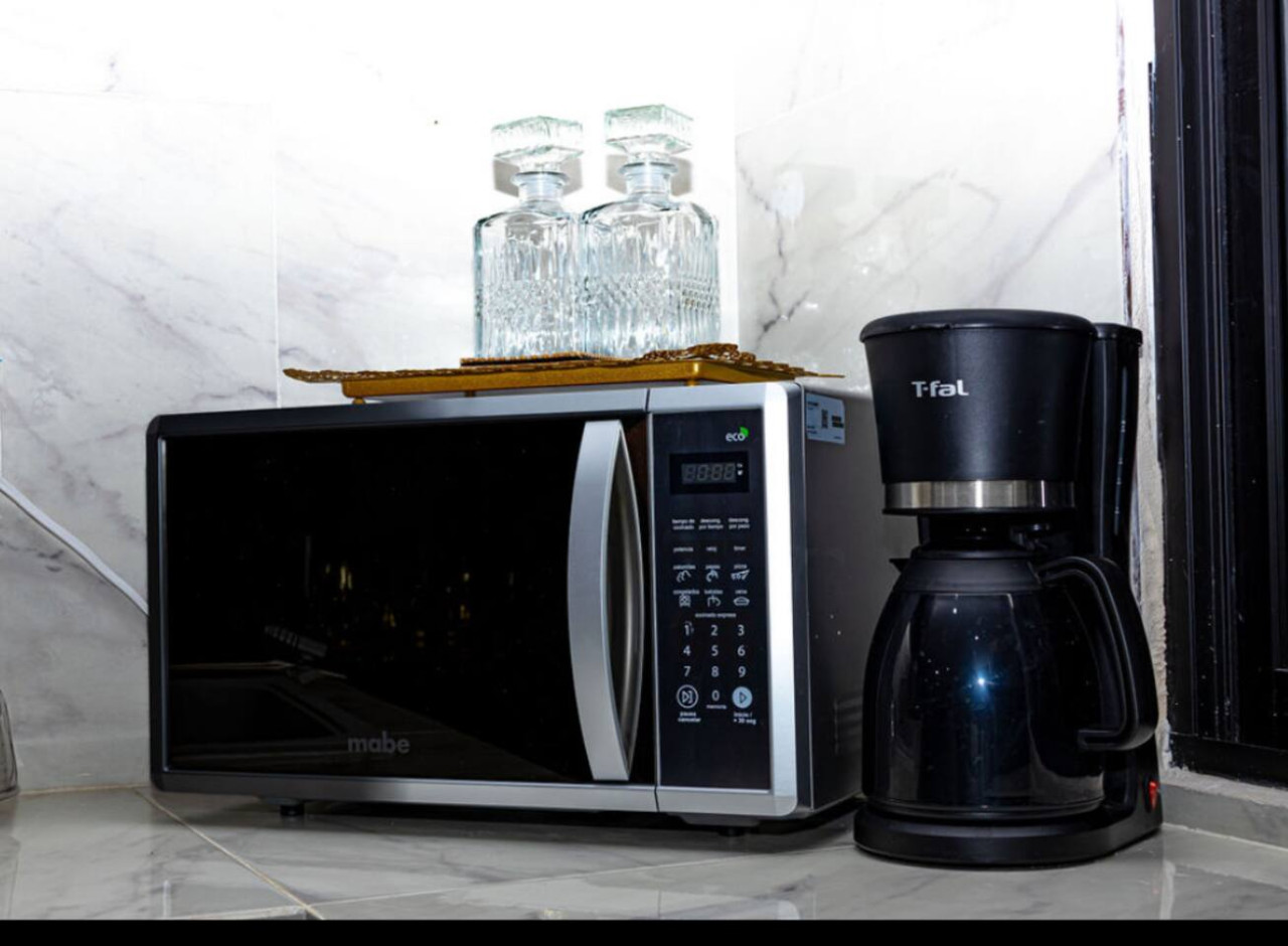 50percent-off-luxury-near-beach-pool-breakfast-fast-wifi/