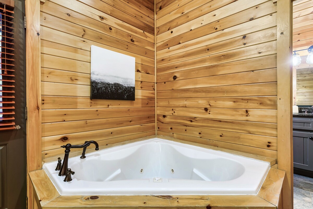 resort-pool-fitness-room-hot-tub-jacuzzi/