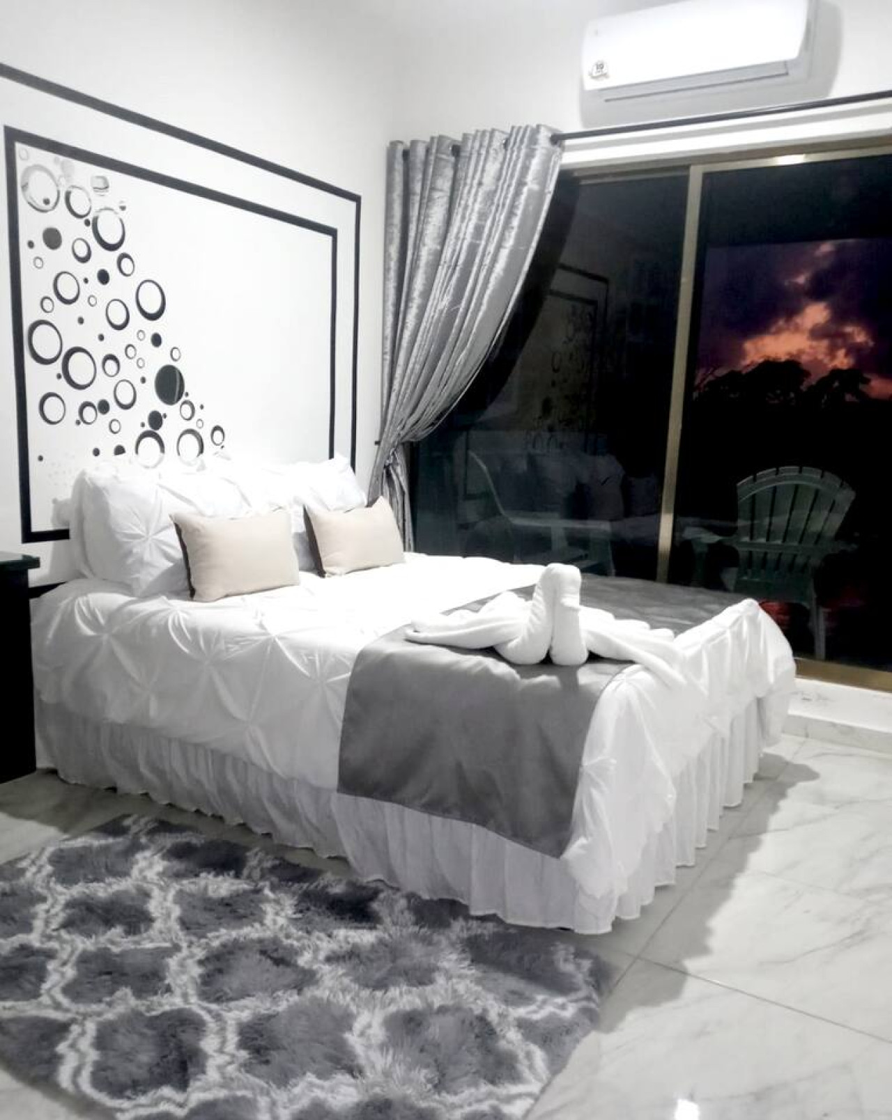 it's-stunning-condo-wbreakfast-and-fastest-wifi/