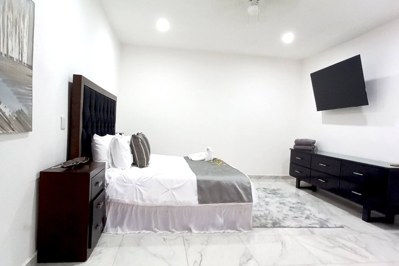 it's-stunning-condo-wbreakfast-and-fastest-wifi/