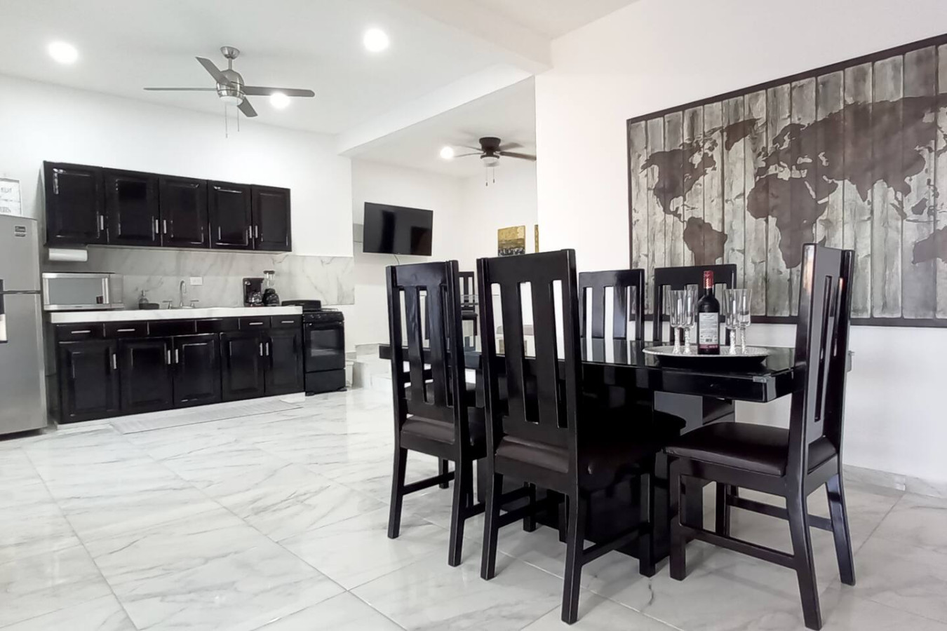 it's-stunning-condo-wbreakfast-and-fastest-wifi/