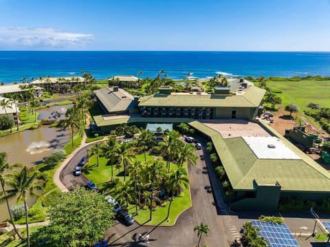 Kauai. 3 Hotel Rooms Sleeps 11. Beachfront Resort