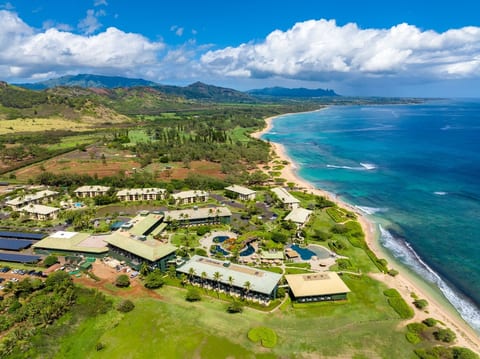 Kauai. 3 Hotel Rooms Sleeps 11. Beachfront Resort