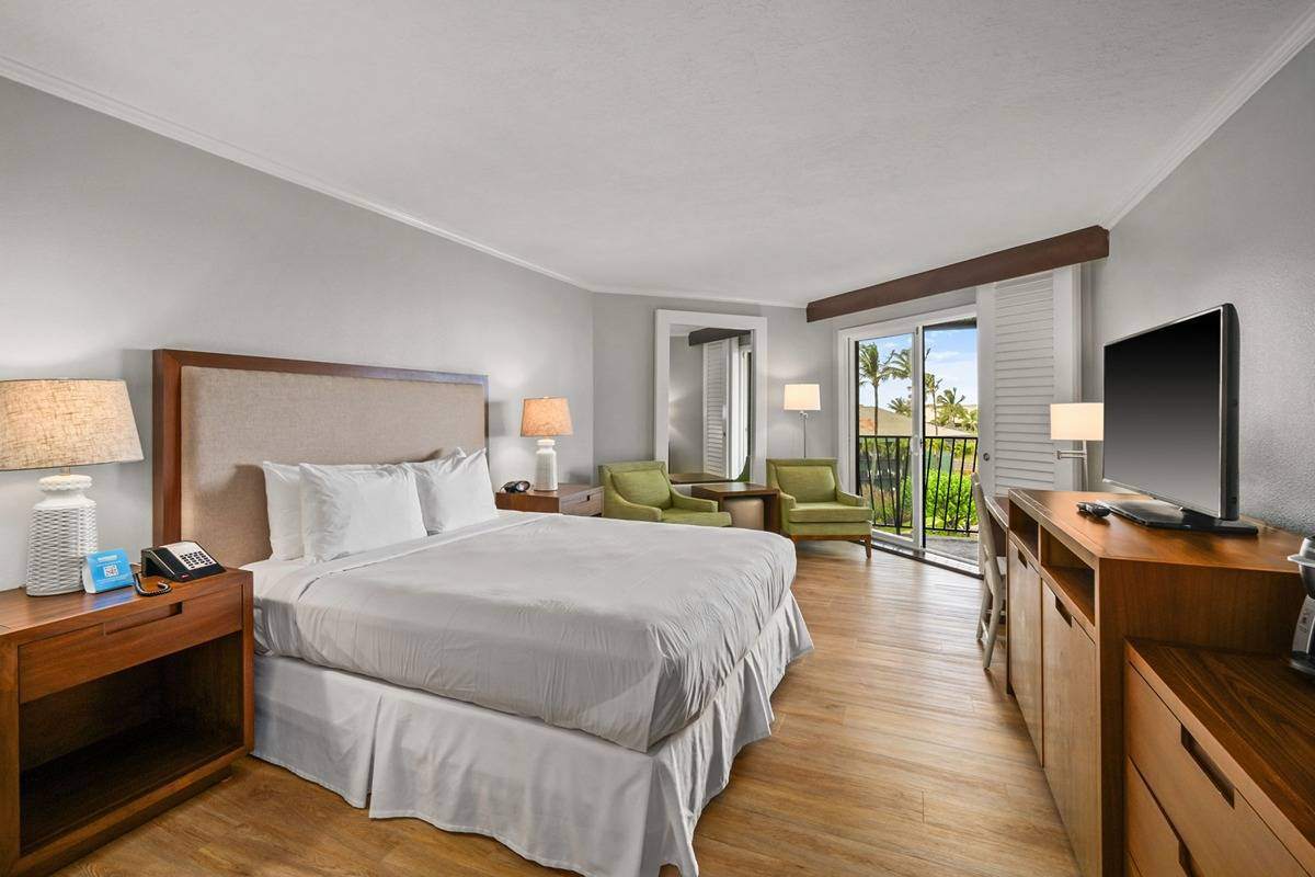 kauai-3-hotel-rooms-sleeps-9-beachfront-resort/