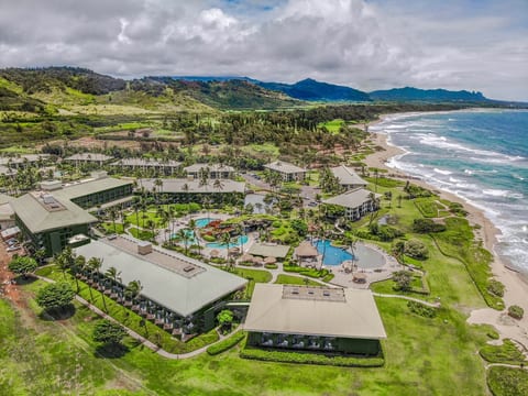 Kauai. 3 Hotel Rooms Sleeps 11. Beachfront Resort
