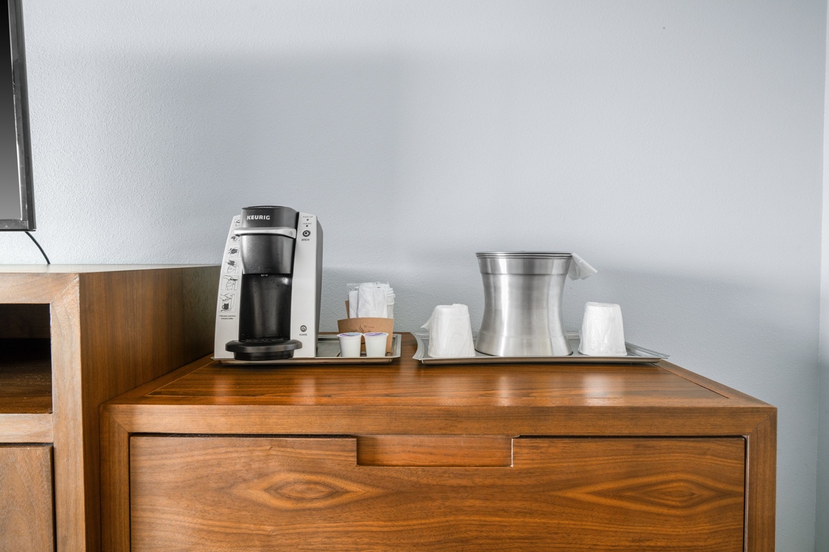 kauai-3-hotel-rooms-sleeps-9-beachfront-resort/