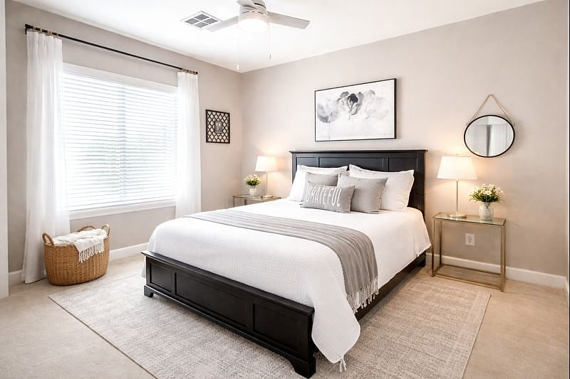 STUNNING 6 bd+ Luxury Villa Private Pool Golf Lake image 25