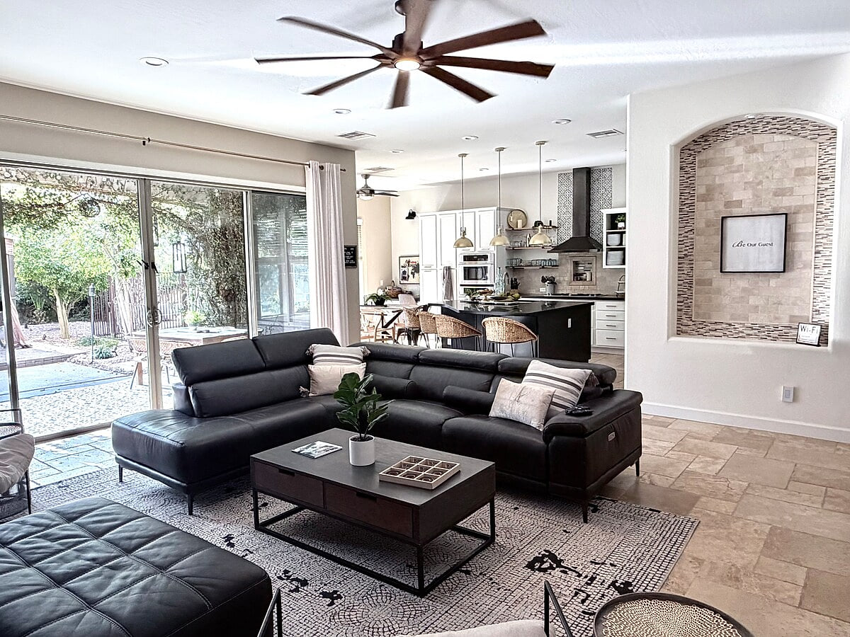 STUNNING 6 bd+ Luxury Villa Private Pool Golf Lake image 9