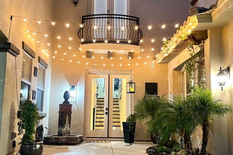 6BR+ Den, 2 Mstr Suites, Family Suite Heated Pool