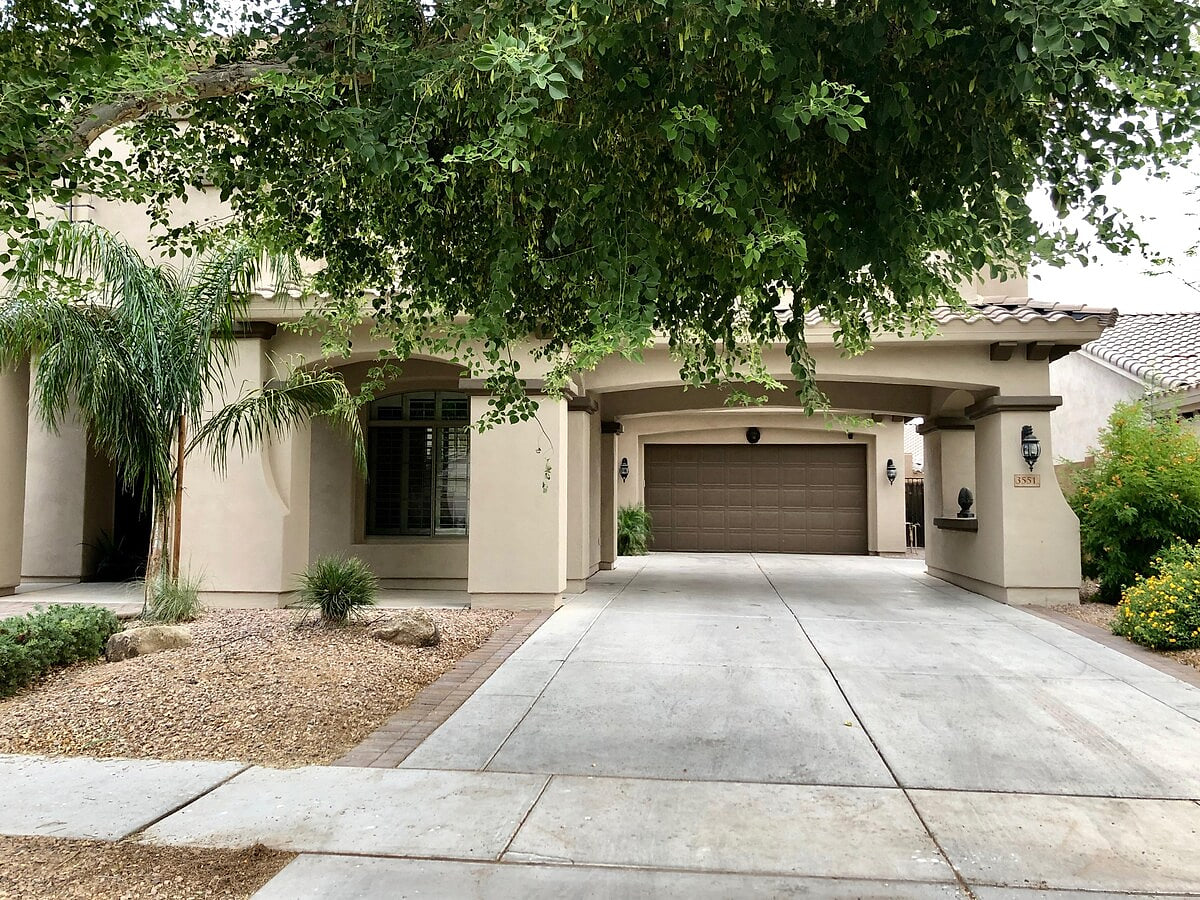 Plenty of parking: 4–6 cars in the driveway plus 3-4 in the garage. Street parking is allowed during the day, but no overnight street parking (may be fined.)
