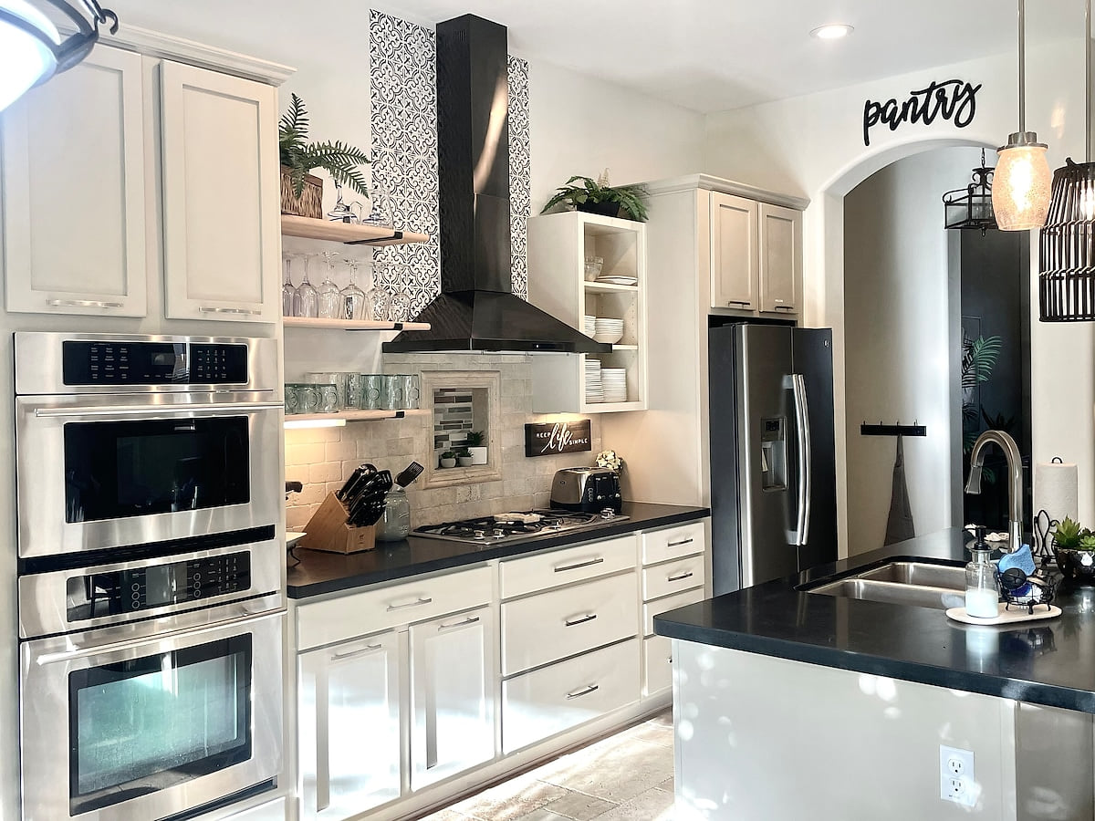 STUNNING 6 bd+ Luxury Villa Private Pool Golf Lake image 14