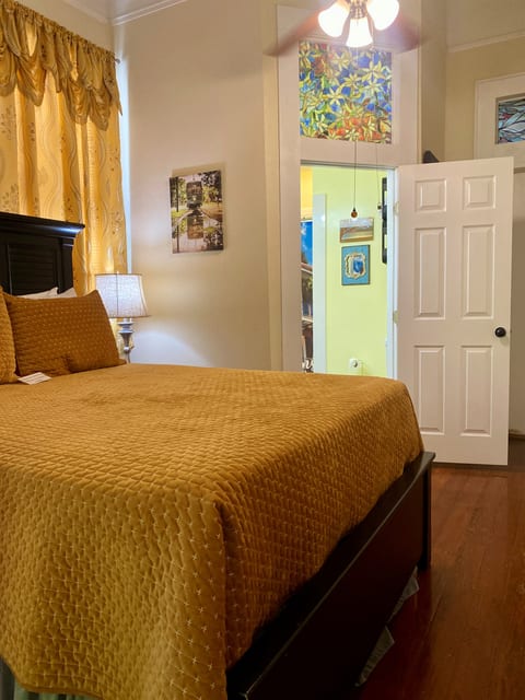 Location,LOCATION! 5 star reviews for 11 yrs close to the FQ