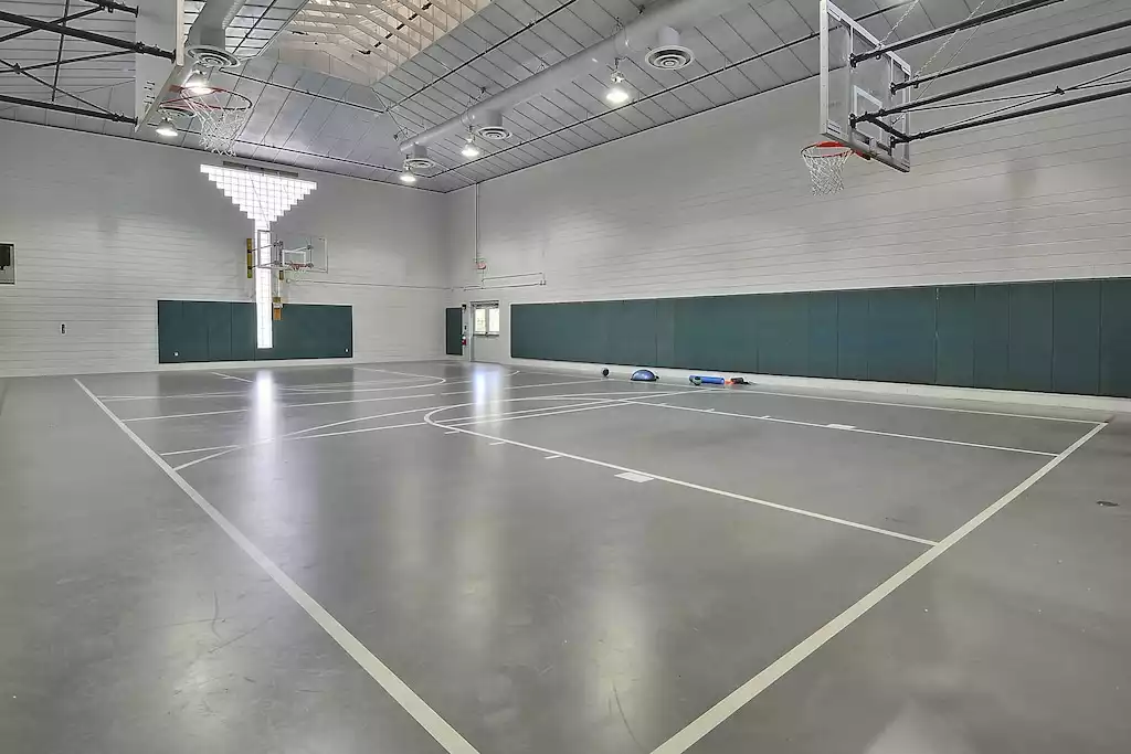 Full size indoor basketball court. - The Sand Dune in Sea Colony - Bethany Beach