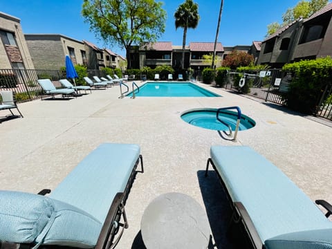 Private Patio Palms Pools Jacuzzi Ground Floor