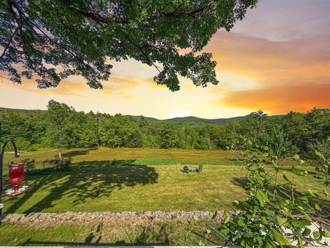Hillcrest | 100+ Acres, Pool, Views & Sleeps 22