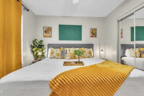 Casa Marigold: ATX | Near Austin Downtown/Airport
