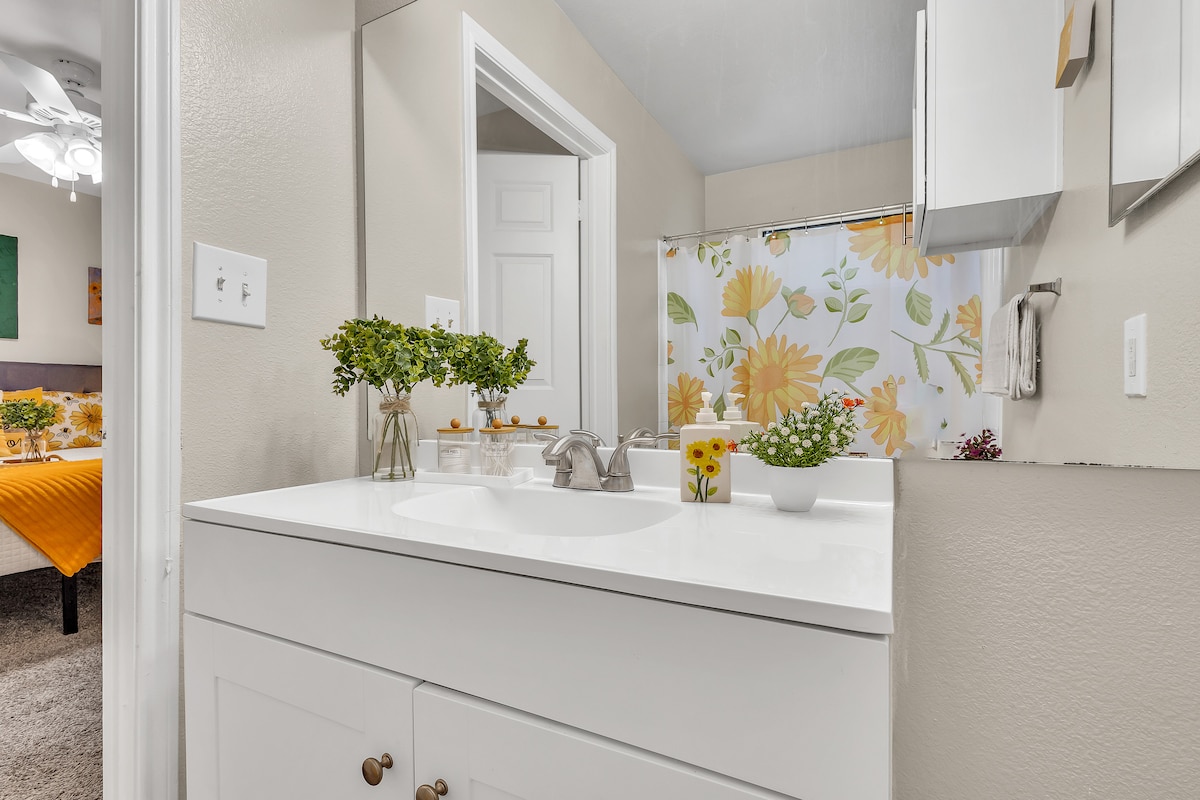 Casa Marigold: ATX | Near Austin Downtown/Airport