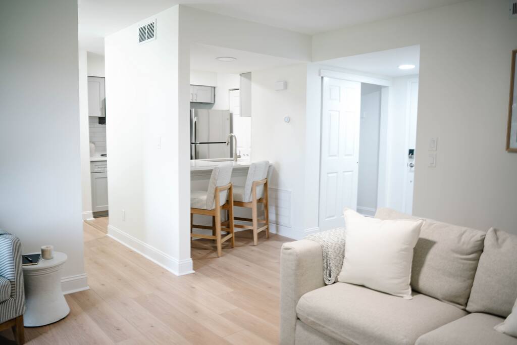Open layout connects the living area to the kitchen—great for entertaining or longer stays. Open layout connects the living area to the kitchen—great for entertaining or longer stays. - Peaceful & Convenient 2BR Near Ballantyne - Charlotte