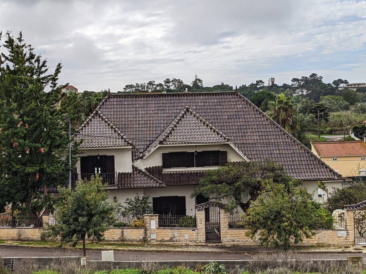 lisbon-coastal-retreat/