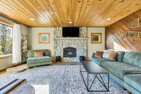 Filtered Lake View|2 King Beds|HotTub|Fireplace