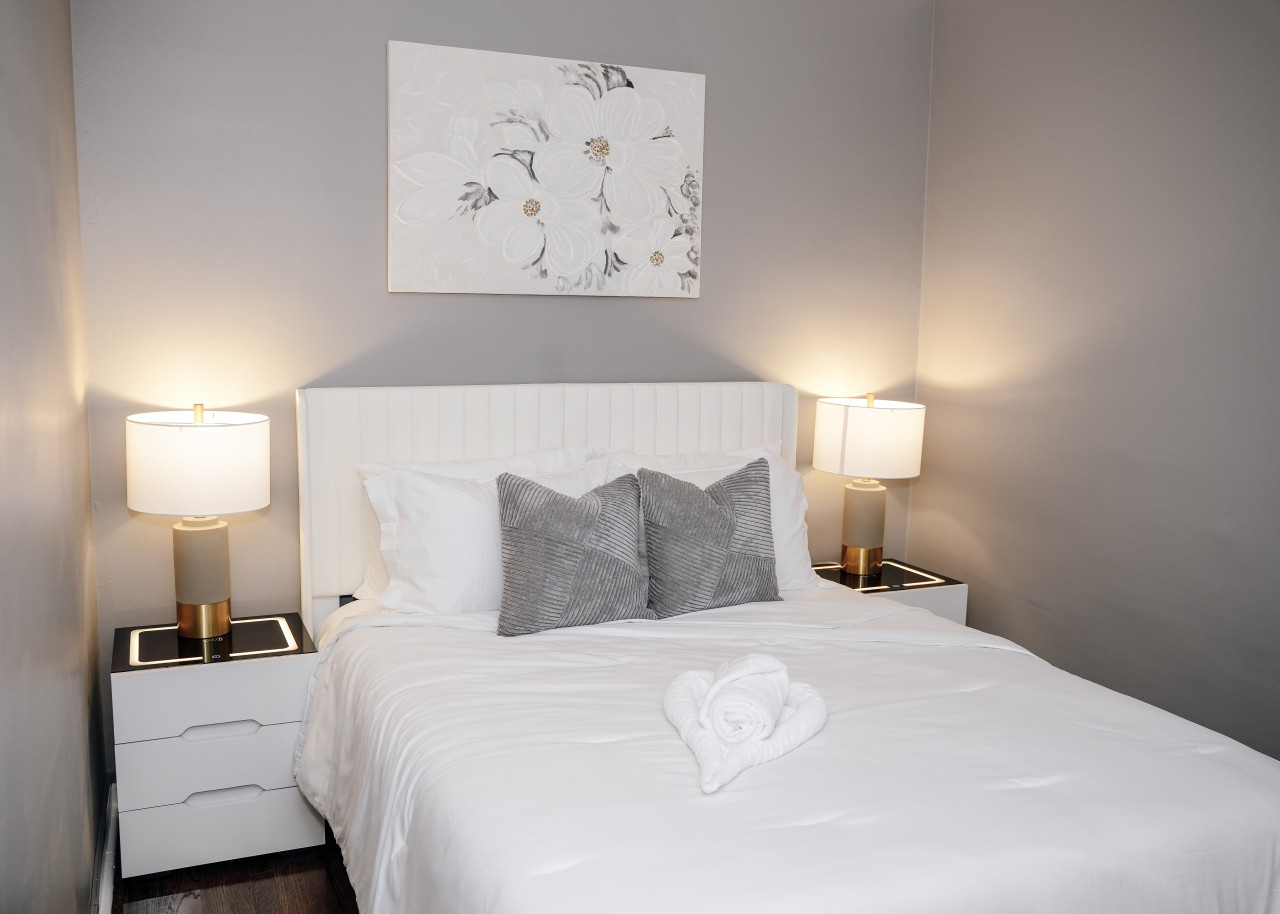 2BR, Sleeps7 • Coffee Station, Backyard w/ Grill