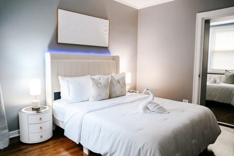 2BR • Sleeps 7 • Coffee Station • Backyard w/ Grill