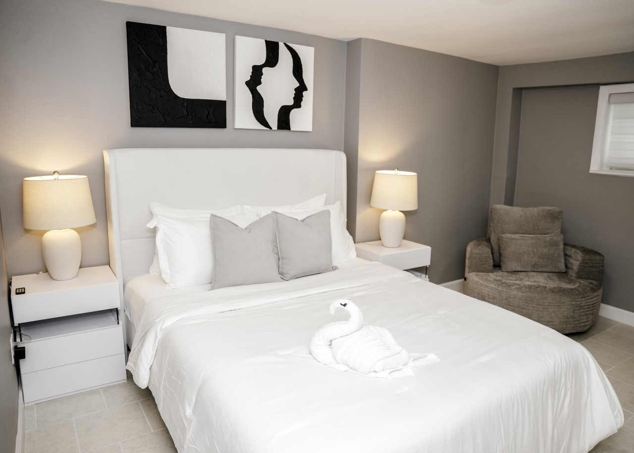 2BR Traveler's Favorite, Modern and Clean