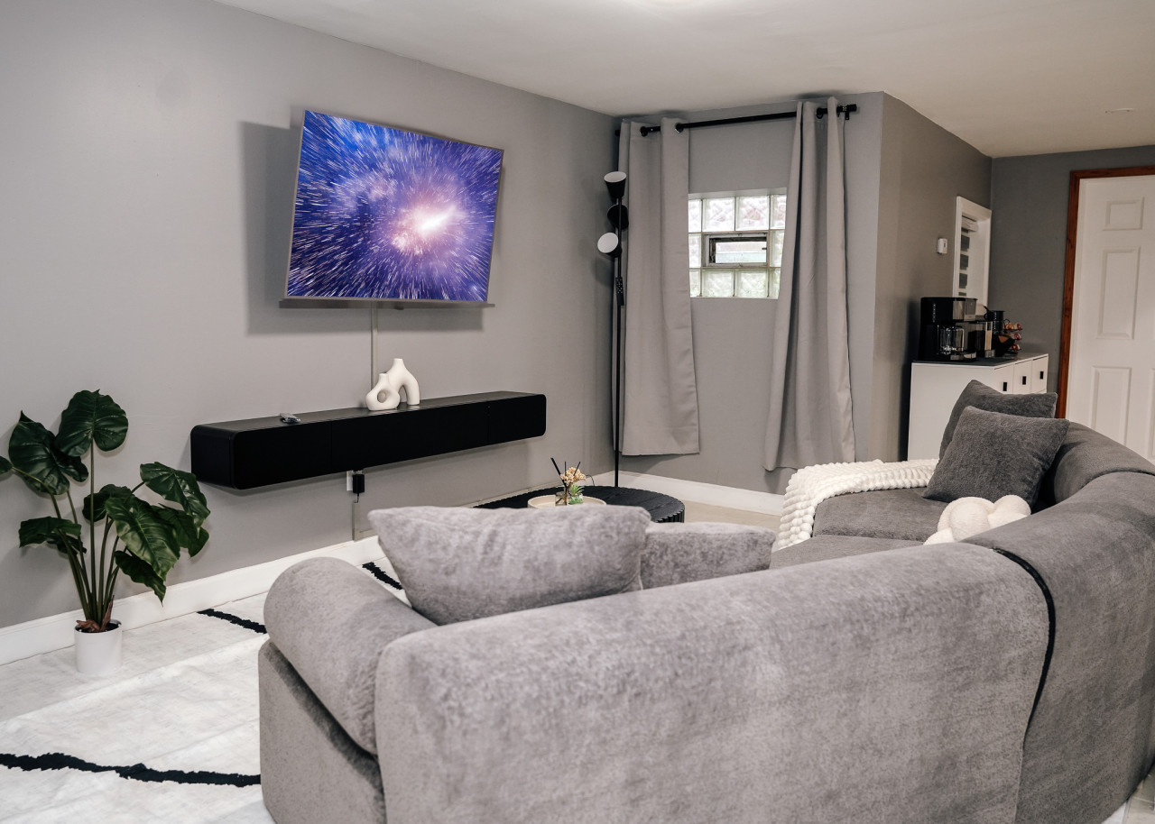 2BR Traveler's Favorite, Modern and Clean