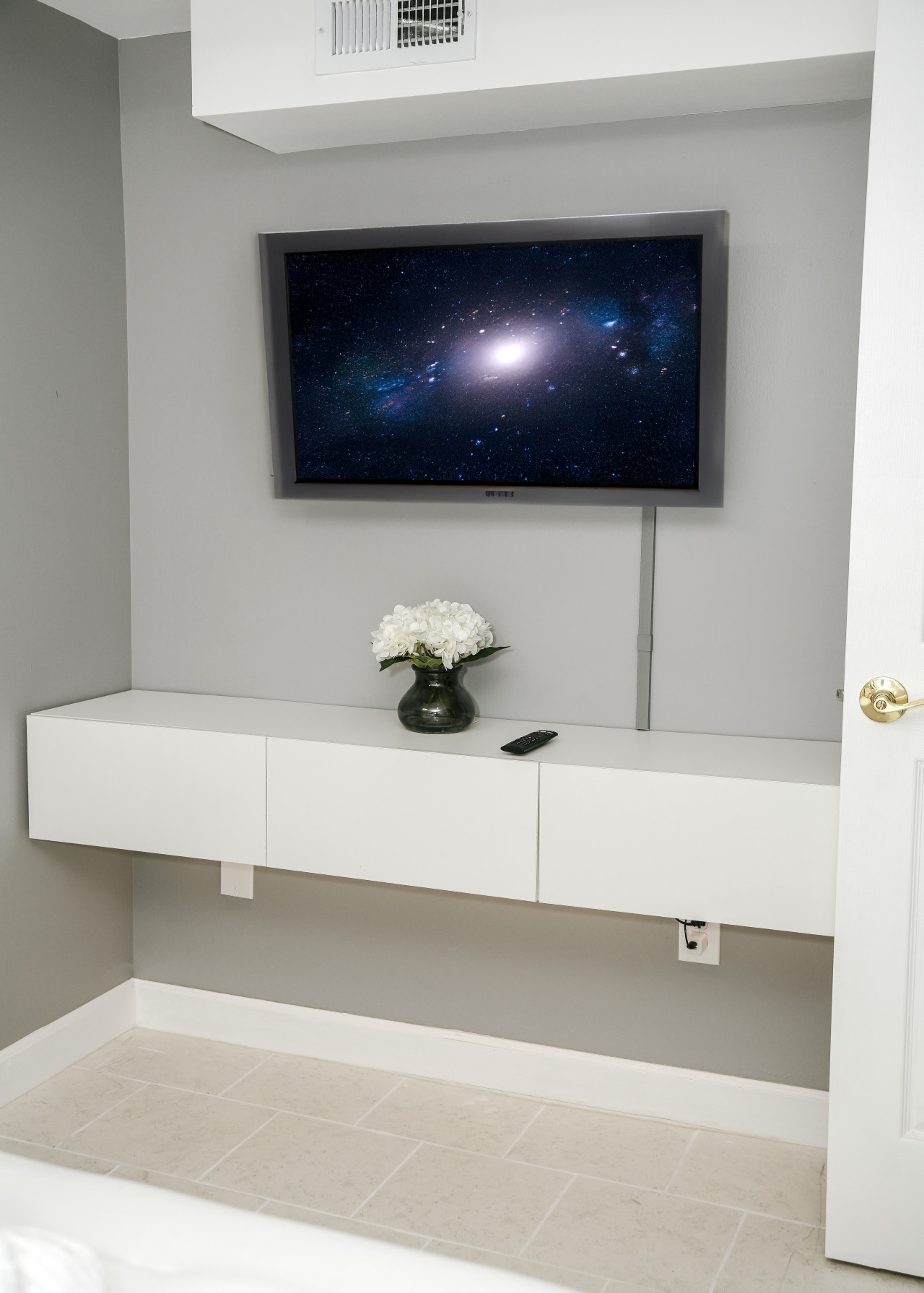 2BR Traveler's Favorite, Modern and Clean