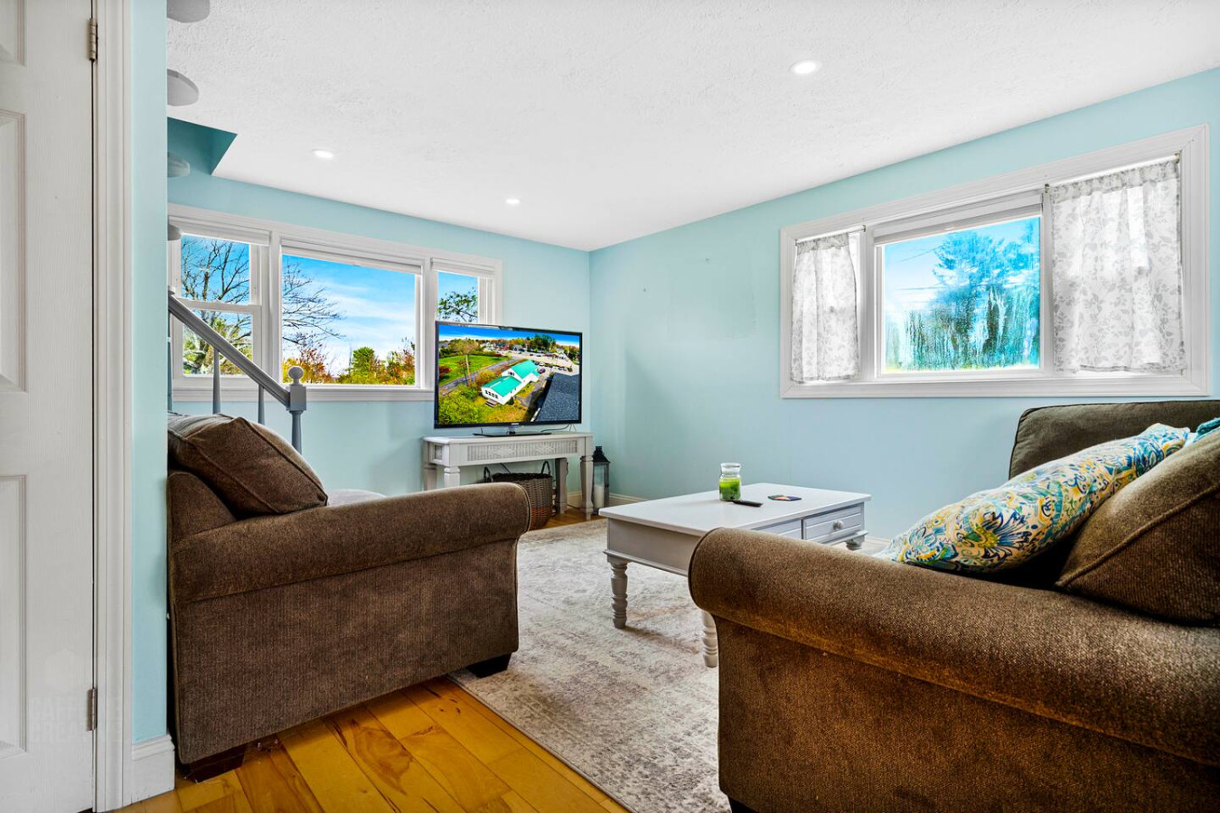 spacious-3br-cape-w-deck-on-1.1-acres-wells/