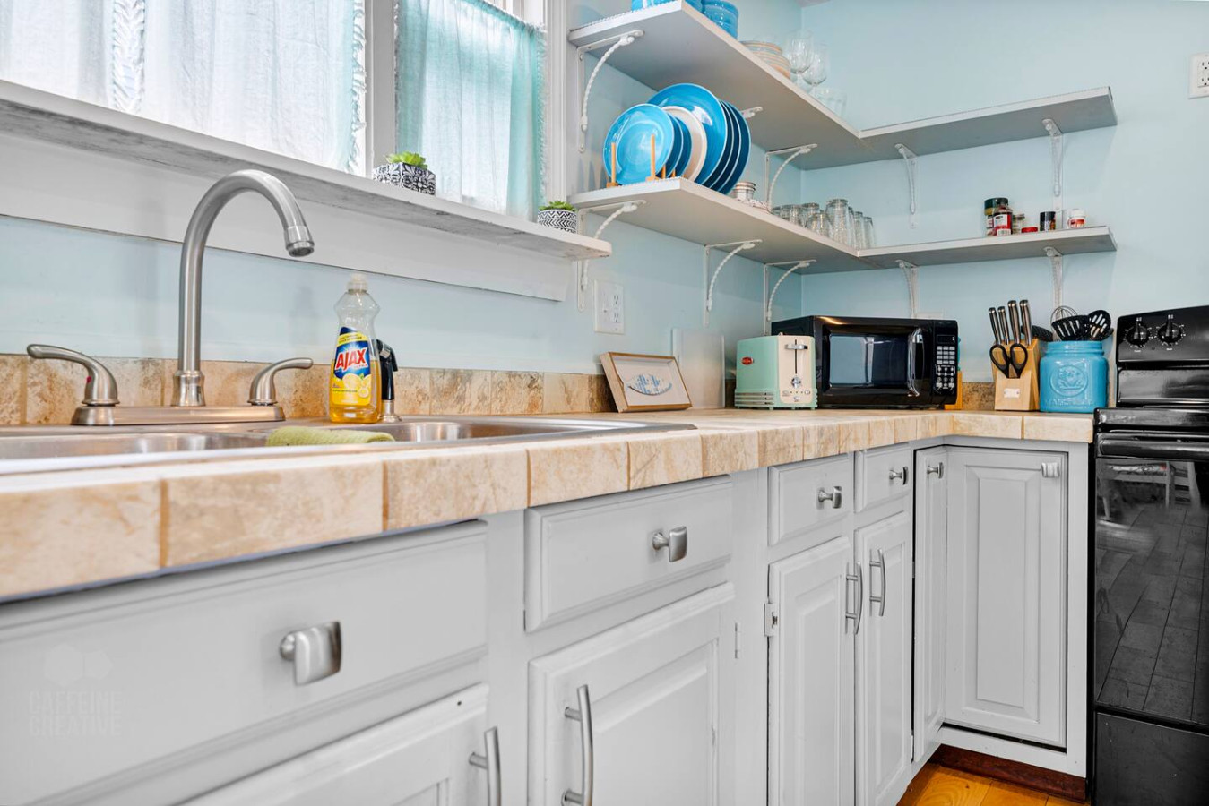 spacious-3br-cape-w-deck-on-1.1-acres-wells/