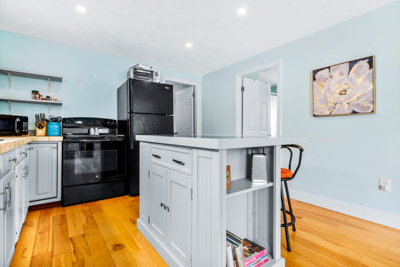 Spacious 3BR Cape w/ Deck on 1.1 Acres – Wells