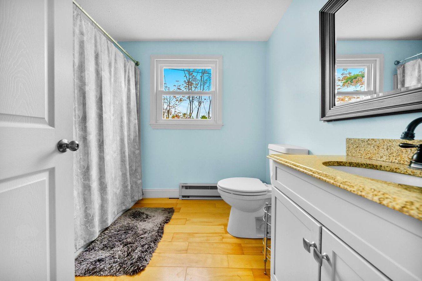 spacious-3br-cape-w-deck-on-1.1-acres-wells/