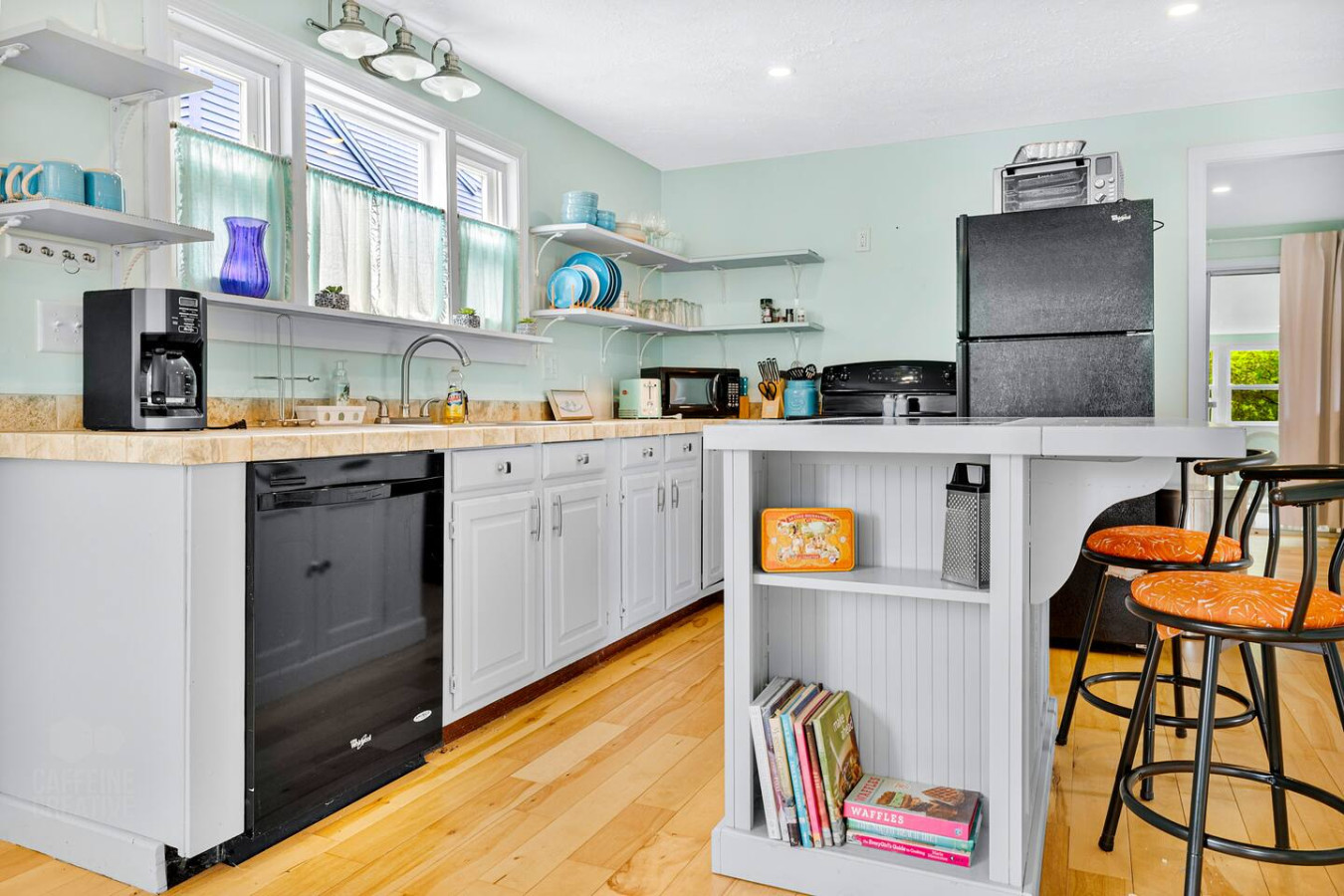 Spacious 3BR Cape w/ Deck on 1.1 Acres – Wells