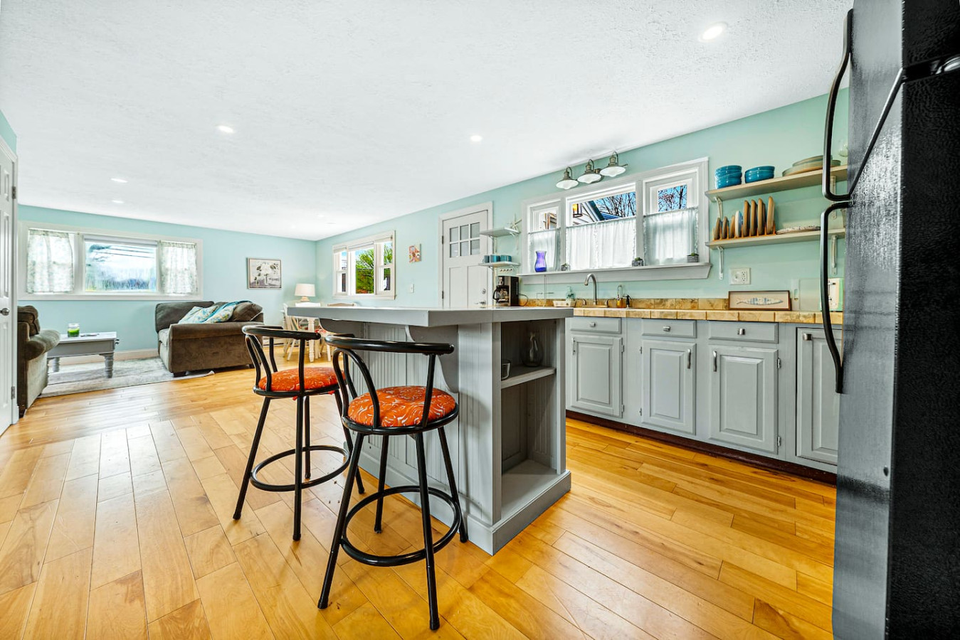 Spacious 3BR Cape w/ Deck on 1.1 Acres – Wells
