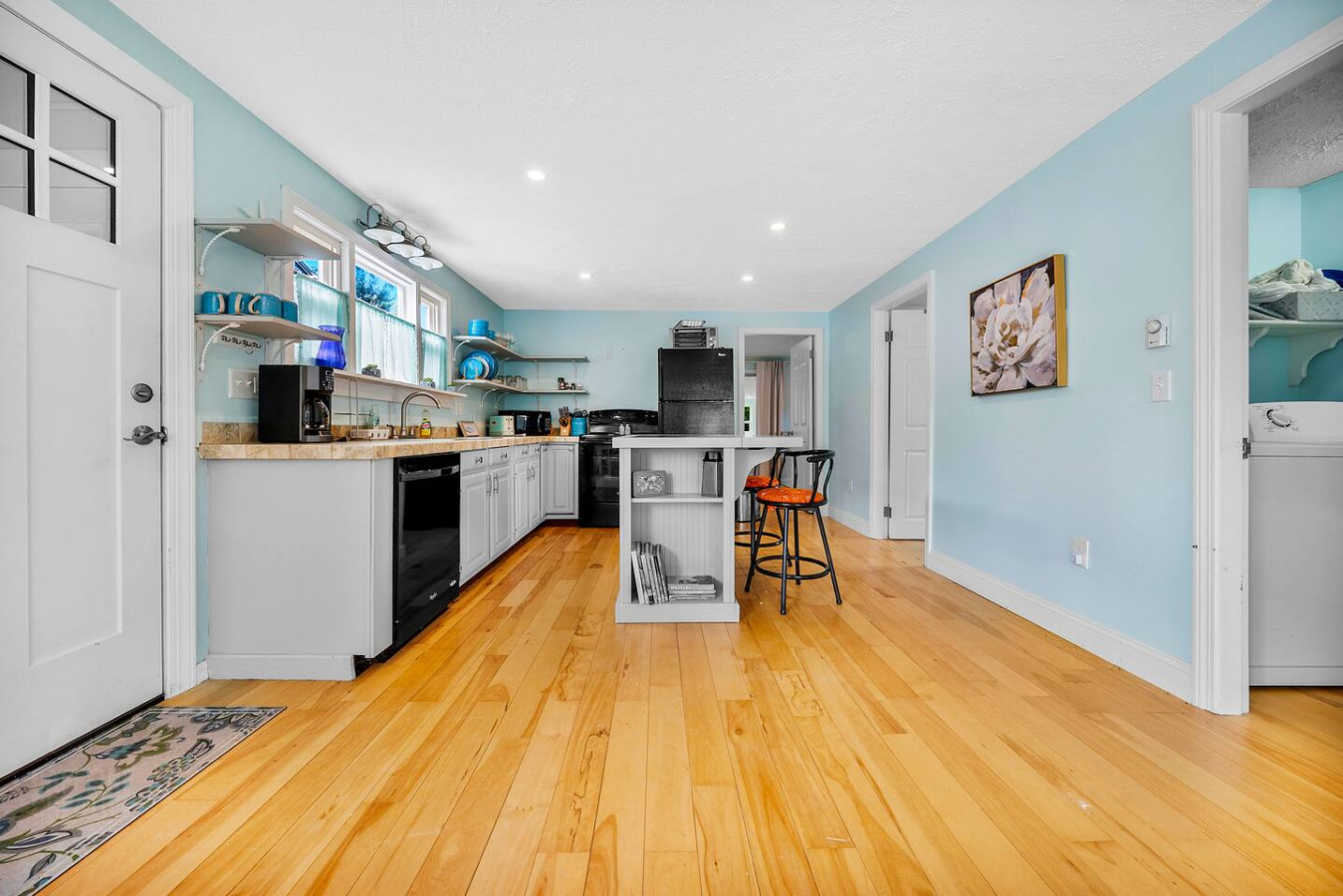 Spacious 3BR Cape w/ Deck on 1.1 Acres – Wells