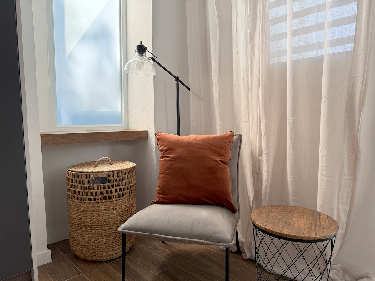 walk-to-the-beach-new-modern-studio-top-location/