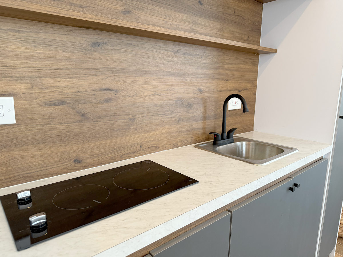 walk-to-the-beach-new-modern-studio-top-location/