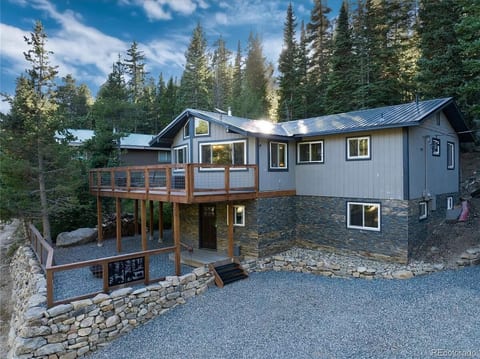 Glacier Escape: Walk to Trails, Lakes & Open Air