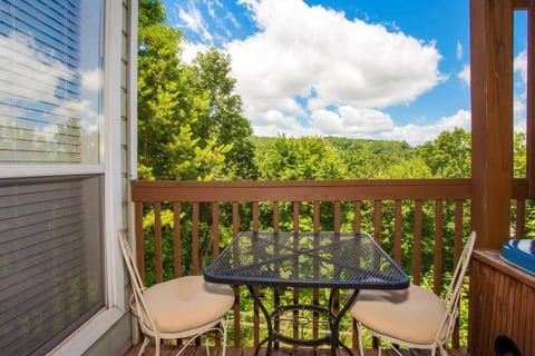 Mtn Views & City Lights: Secluded Chalet Near Ober