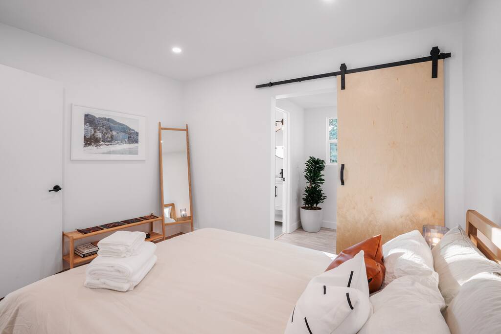 Hillside House with DTLA Views + Zen Cedar Tub - Los Angeles County Hillside House with DTLA Views + Zen Cedar Tub - Los Angeles County